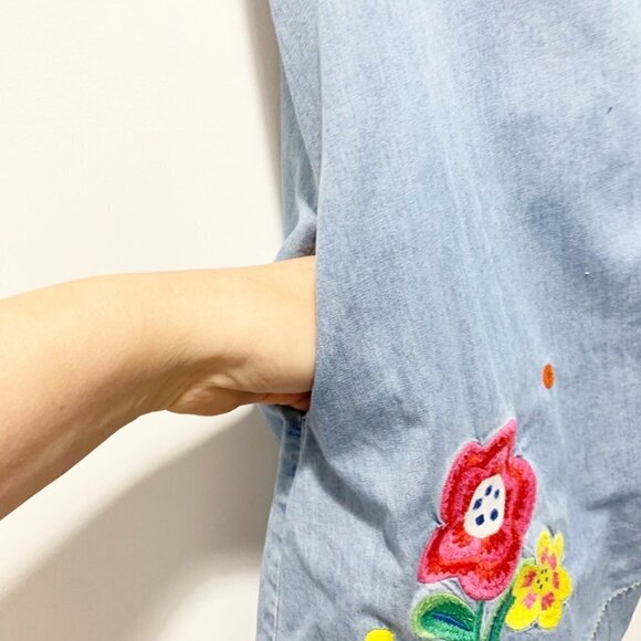 Mini Boden Chambray Embroidered Floral Dress Size 9/10 Peter Pan Collar - Picture 8 of 13